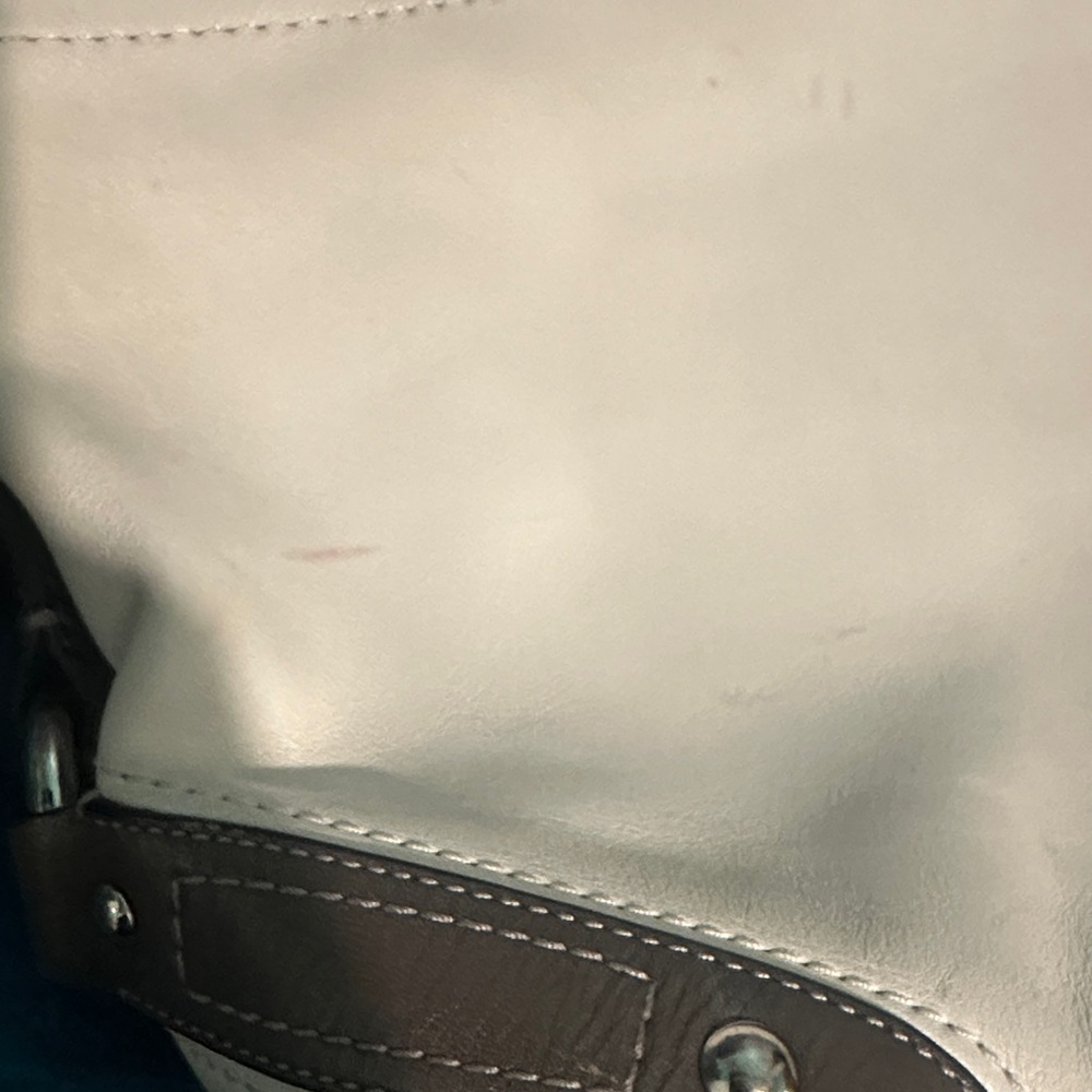 Coach Cream and Brown Shoulder Bag - Picture 2 of 9